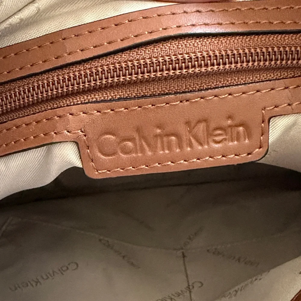 VINTAGE Calvin Klein Navy Messenger/ Crossbody Bag with Tan Adjustable Strap. - Picture 8 of 16
